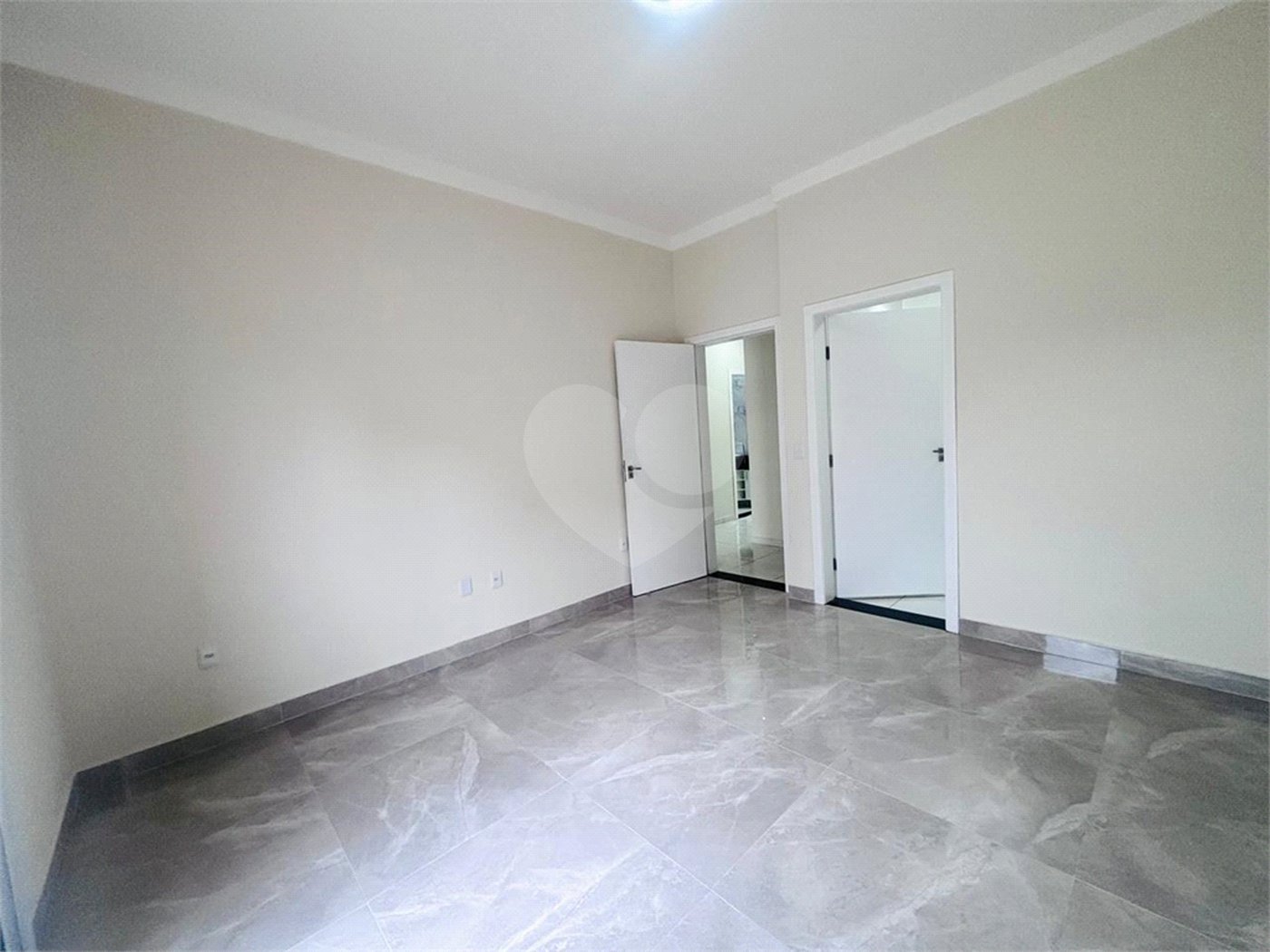 Casa à venda com 2 suítes no condomínio Horto Florestal III, Sorocaba - SP