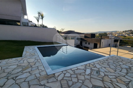 Casa à venda com 4 suítes no condomínio Santa Isabel I, Louveira - SP