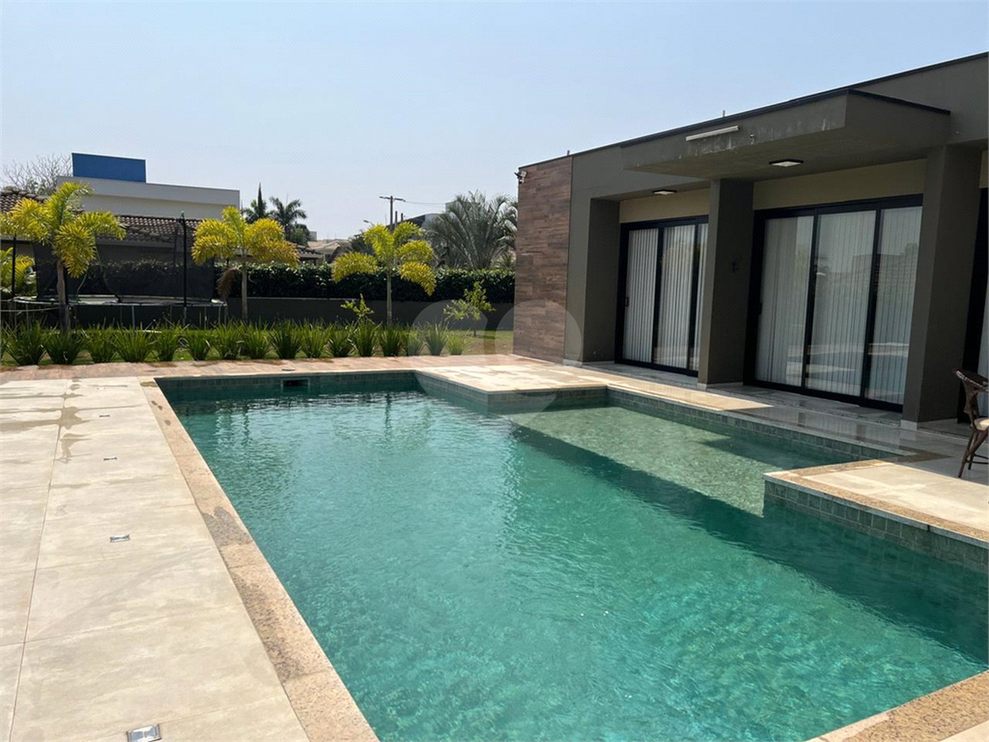 Casa à venda com 5 quartos, sendo 4 suítes, no condomínio Terras de Mont Serrat, Salto - SP