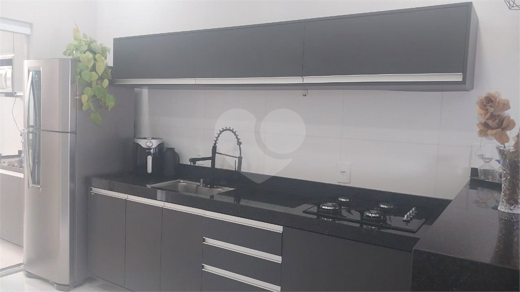 Casa à venda com 2 quartos, sendo 1 suíte, no condomínio Horto Florestal Villagio, Sorocaba - SP