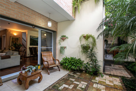 Casa à venda com 5 quartos, sendo 4 suítes, no condomínio Villa de Monterey, São Paulo - SP