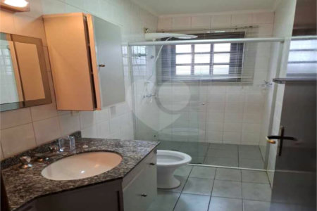 Casa à venda com 4 quartos, sendo 1 suíte, no condomínio Conjunto Residencial Green Village I, Mogi das Cruzes - SP