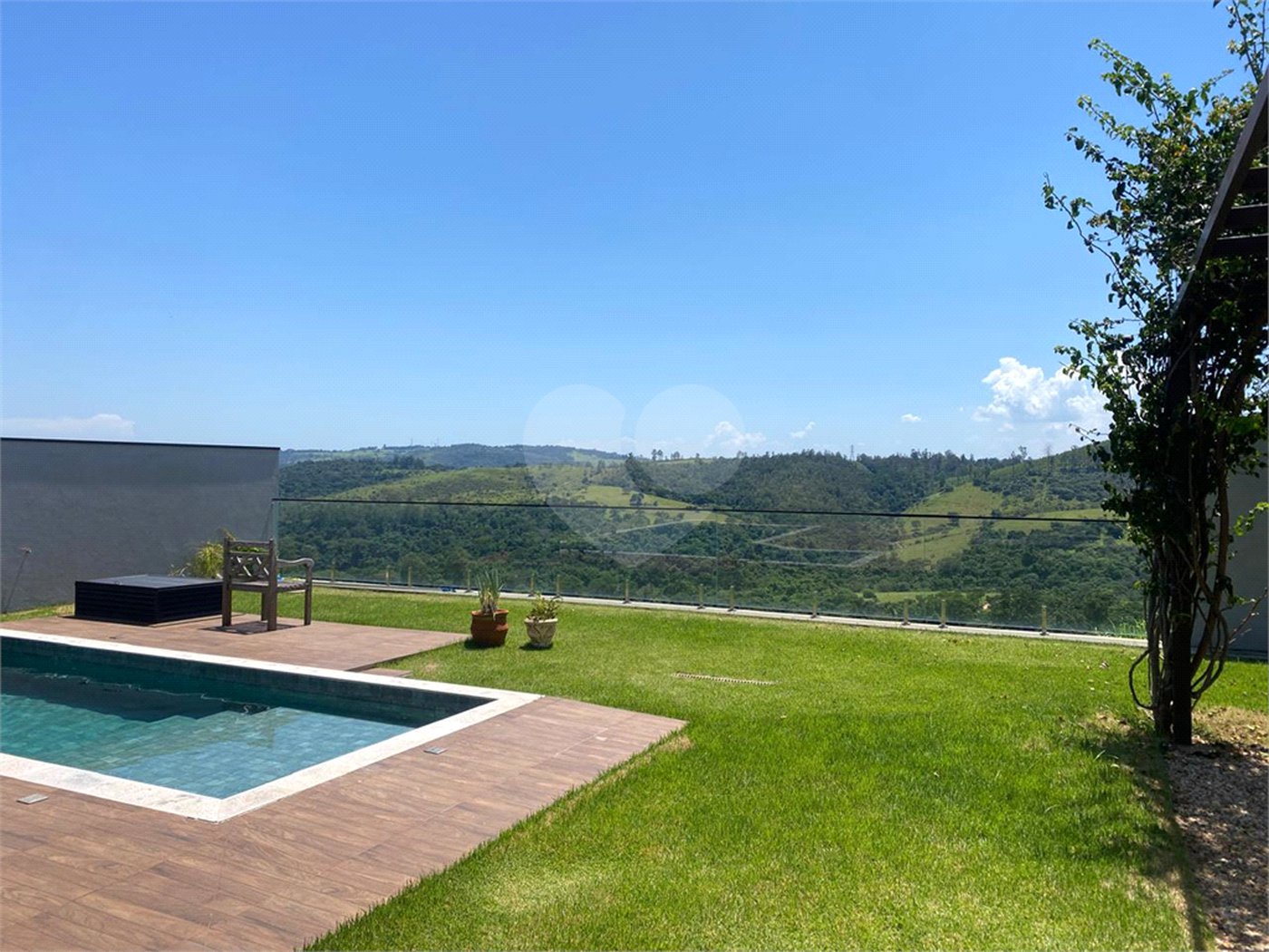 Casa à venda ou para alugar com 4 suítes no condomínio Campo de Toscana, Vinhedo - SP