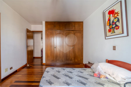 Apartamento à venda com 3 suítes em Moema, São Paulo, SP