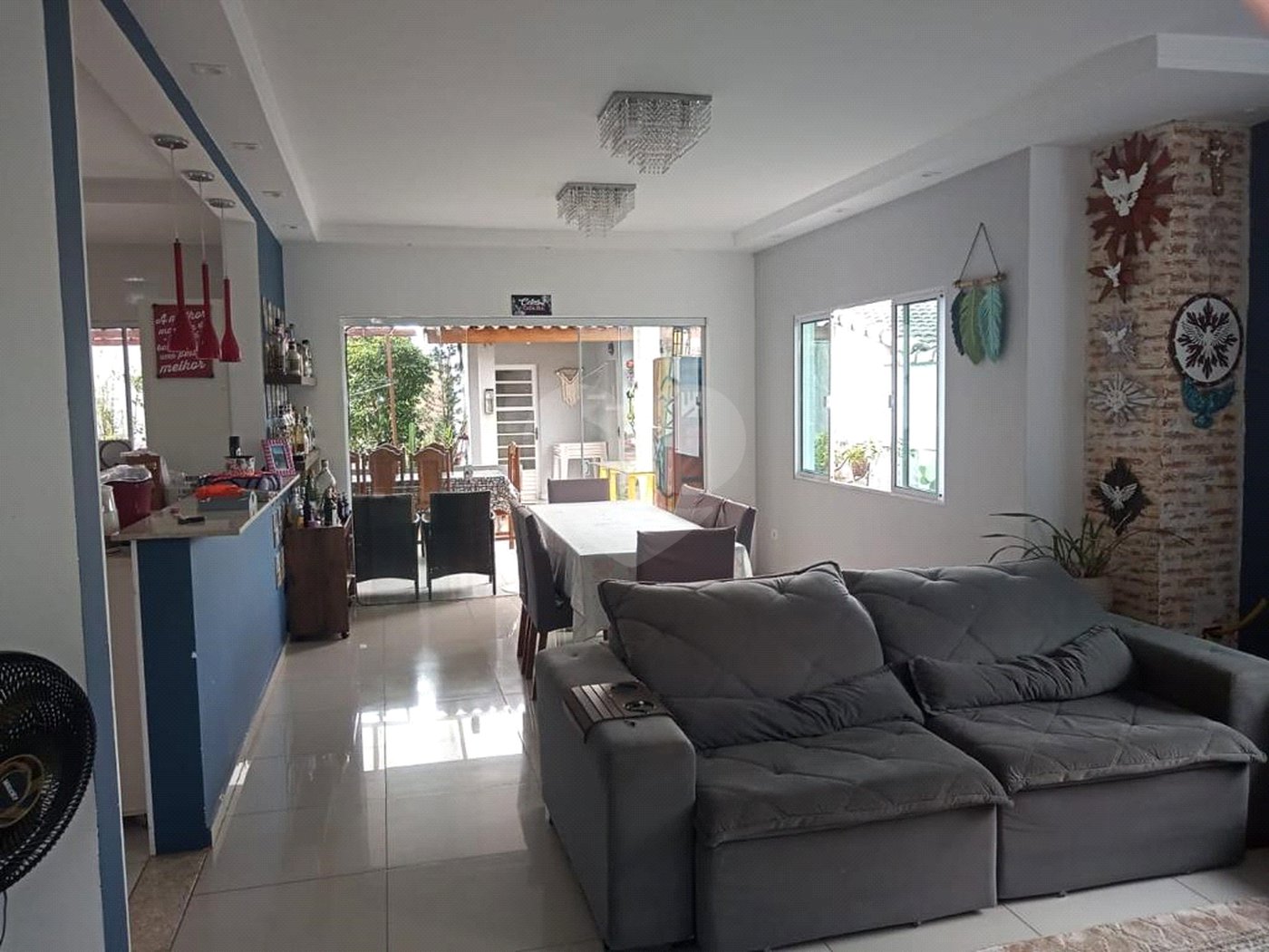 Casa à venda com 4 quartos, sendo 3 suítes, no condomínio Refúgio do Sauá I, Atibaia - SP