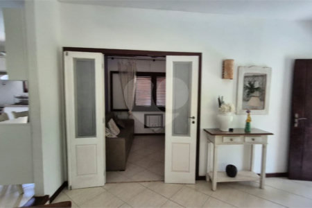 Casa à venda com 5 quartos, sendo 4 suítes,  em Geribá, Armação dos Búzios, RJ