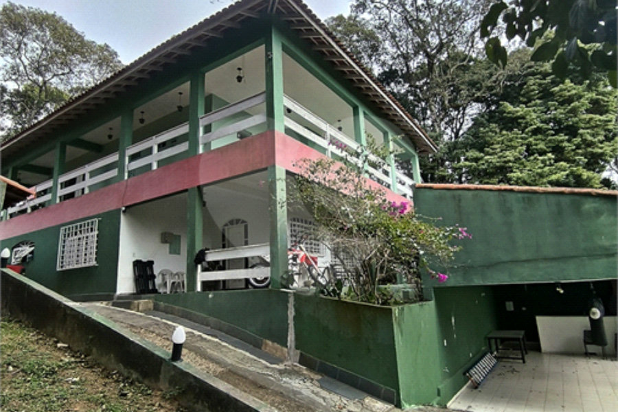Sobrado à venda ou para alugar com 4 suítes em Serra da Cantareira, Mairiporã, SP