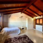 Casa à venda com 4 quartos, sendo 2 suítes,  no condomínio Morada da Lua, Vinhedo - SP