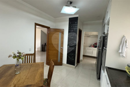 Casa à venda com 3 suítes no condomínio Residencial Delle Stelle, Louveira - SP