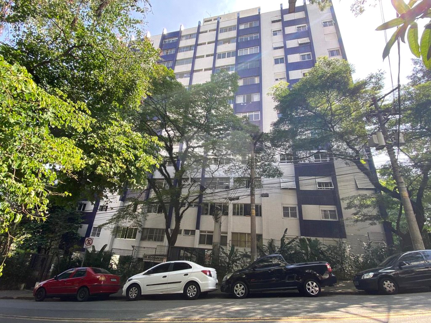 Apto 91 m - Metrô Sumaré, rua arborizada e tranquila. ótima planta, são 03 dorm 1 suite 1 vaga