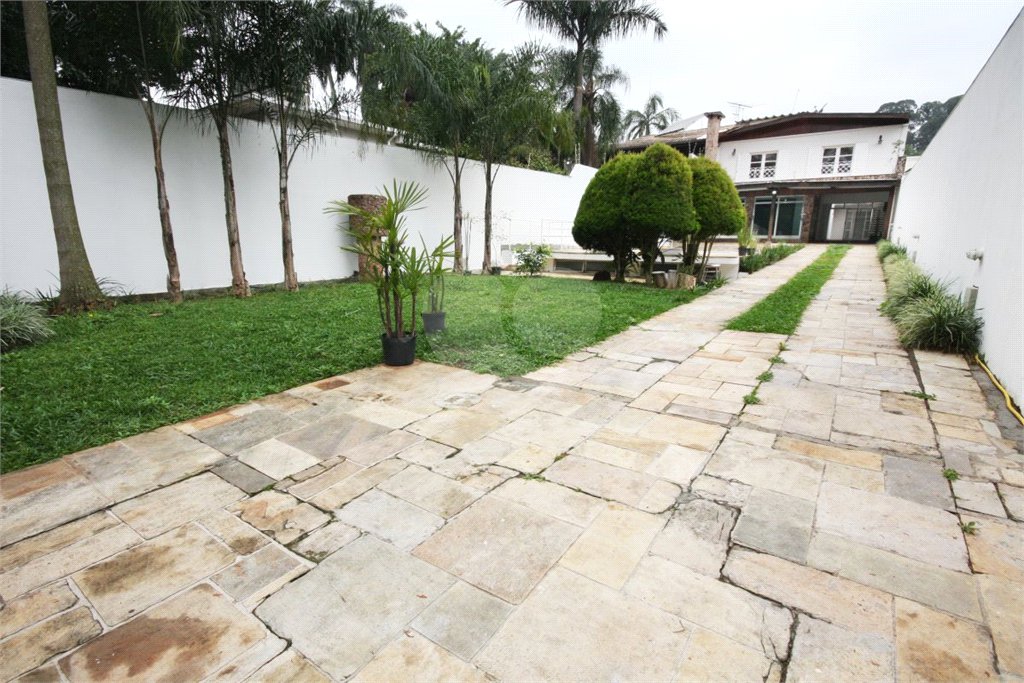 Sobrado à venda com 4 quartos, sendo 2 suítes,  em Alto da Boa Vista, São Paulo, SP