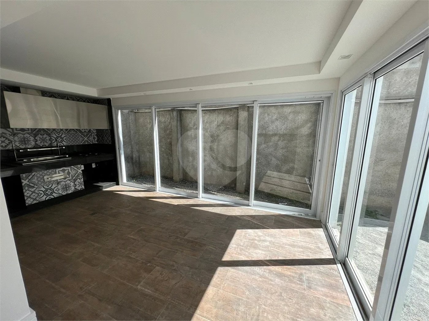 Residencial Tremembe Casa Linda - 255 mts - 04 dormit sendo 02 suites , 5 wcs - 04 vagas