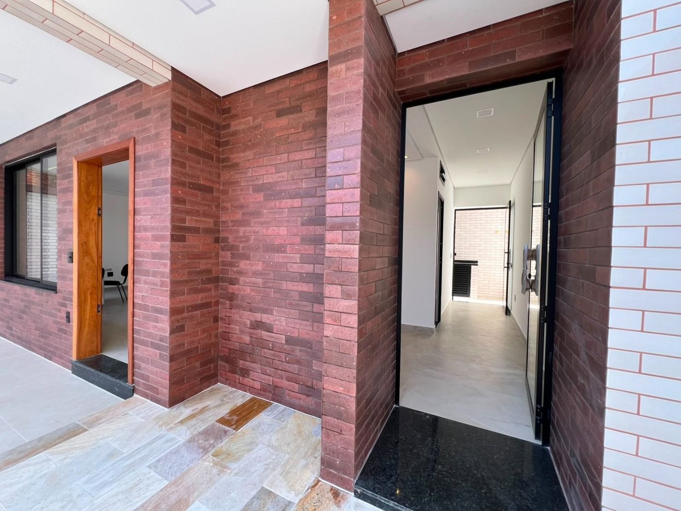 Sobrado com 4 dormitórios à venda, 234 m² por R$ 2.500.000,00 - Ponta da Praia - Santos/SP