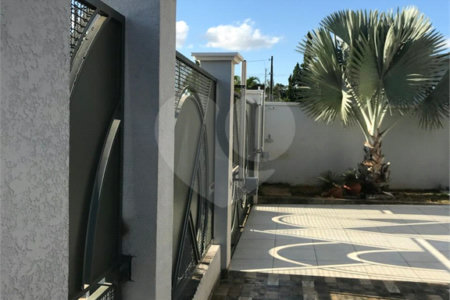 Casa à venda com 5 quartos, sendo 3 suítes, em Loteamento Jardim Morumbi, Atibaia, SP