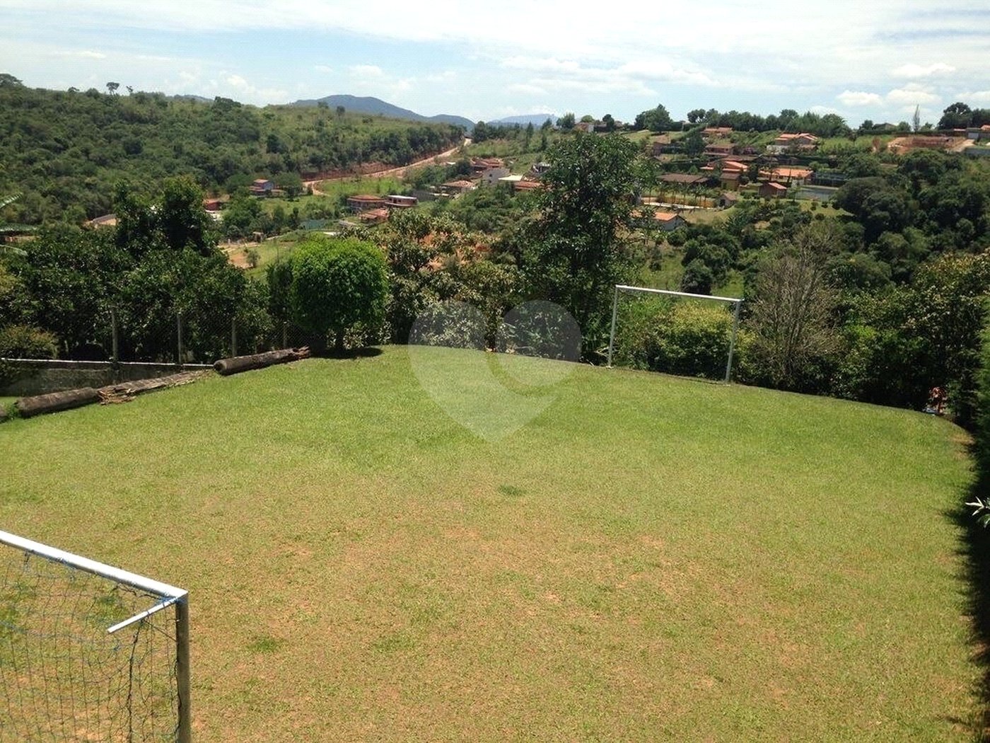 Casa à venda com 3 quartos, sendo 1 suíte,  no condomínio Vista Alegre, Bom Jesus dos Perdões - SP