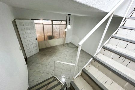 Sobrado à venda com 3 quartos, sendo 1 suíte,  em Jardim Santa Emília, São Paulo, SP
