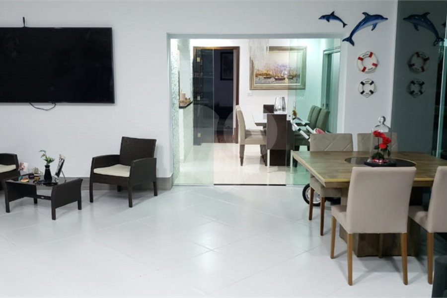 Casa à venda com 3 quartos, sendo 2 suítes, em Horto, São Paulo, SP