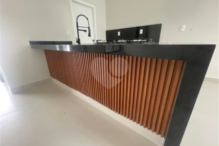 Casa à venda com 3 suítes no condomínio Jardim Residencial Helena Maria, Sorocaba - SP