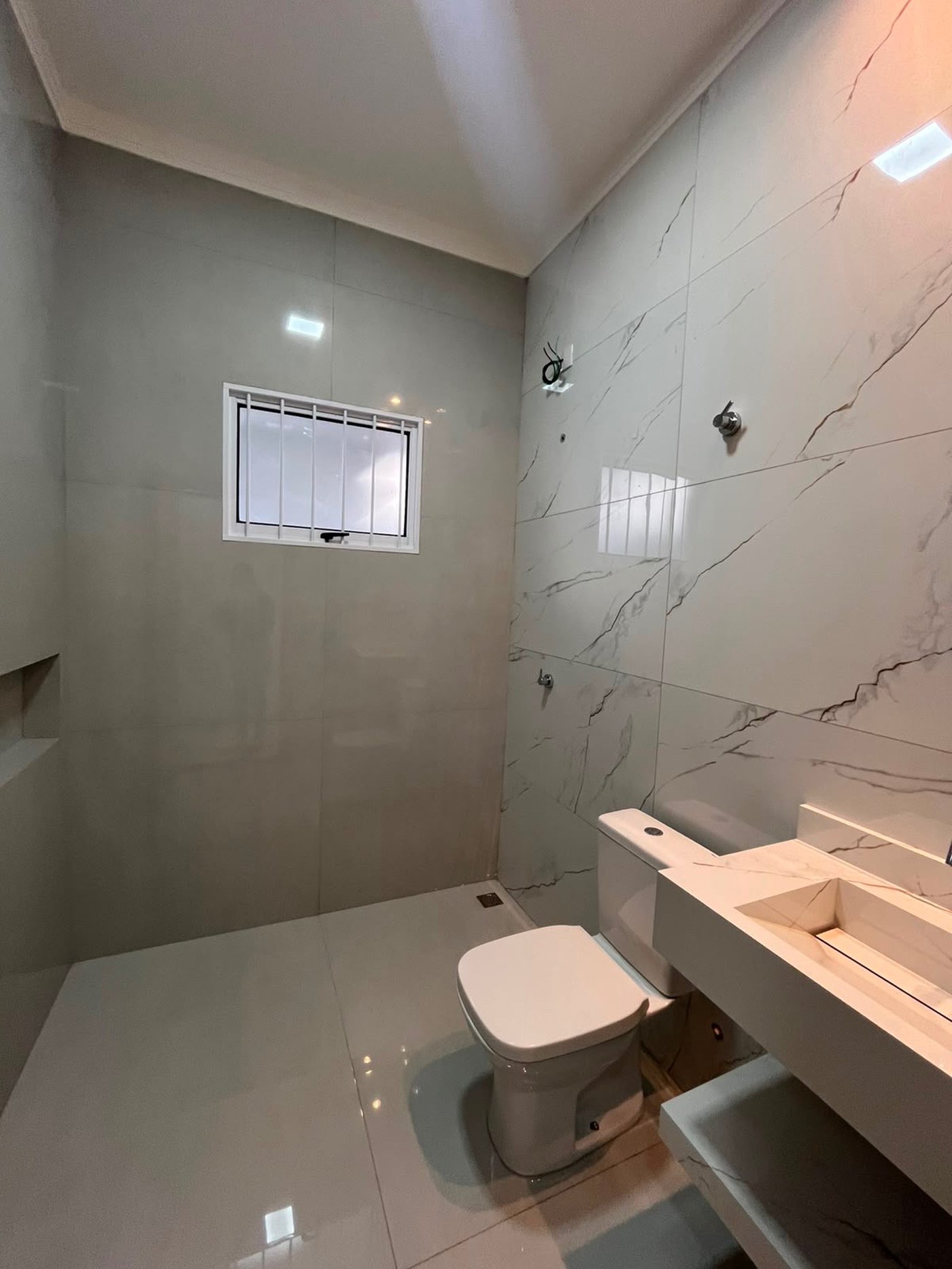 Casa à venda com 3 quartos, sendo 1 suíte,  em Bela Vista da Lagoa, Três Lagoas, MS