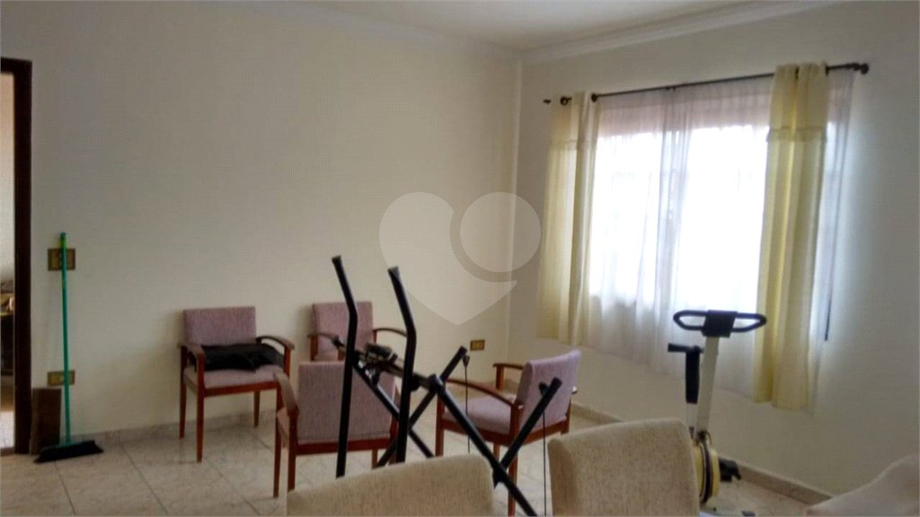 Sobrado à venda com 3 quartos, sendo 1 suíte, em Jardim Suzano, Suzano, SP