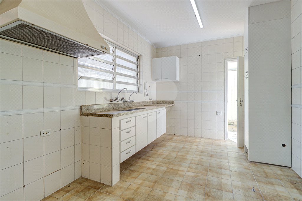 Sobrado à venda com 4 quartos, sendo 2 suítes,  em Brooklin, São Paulo, SP