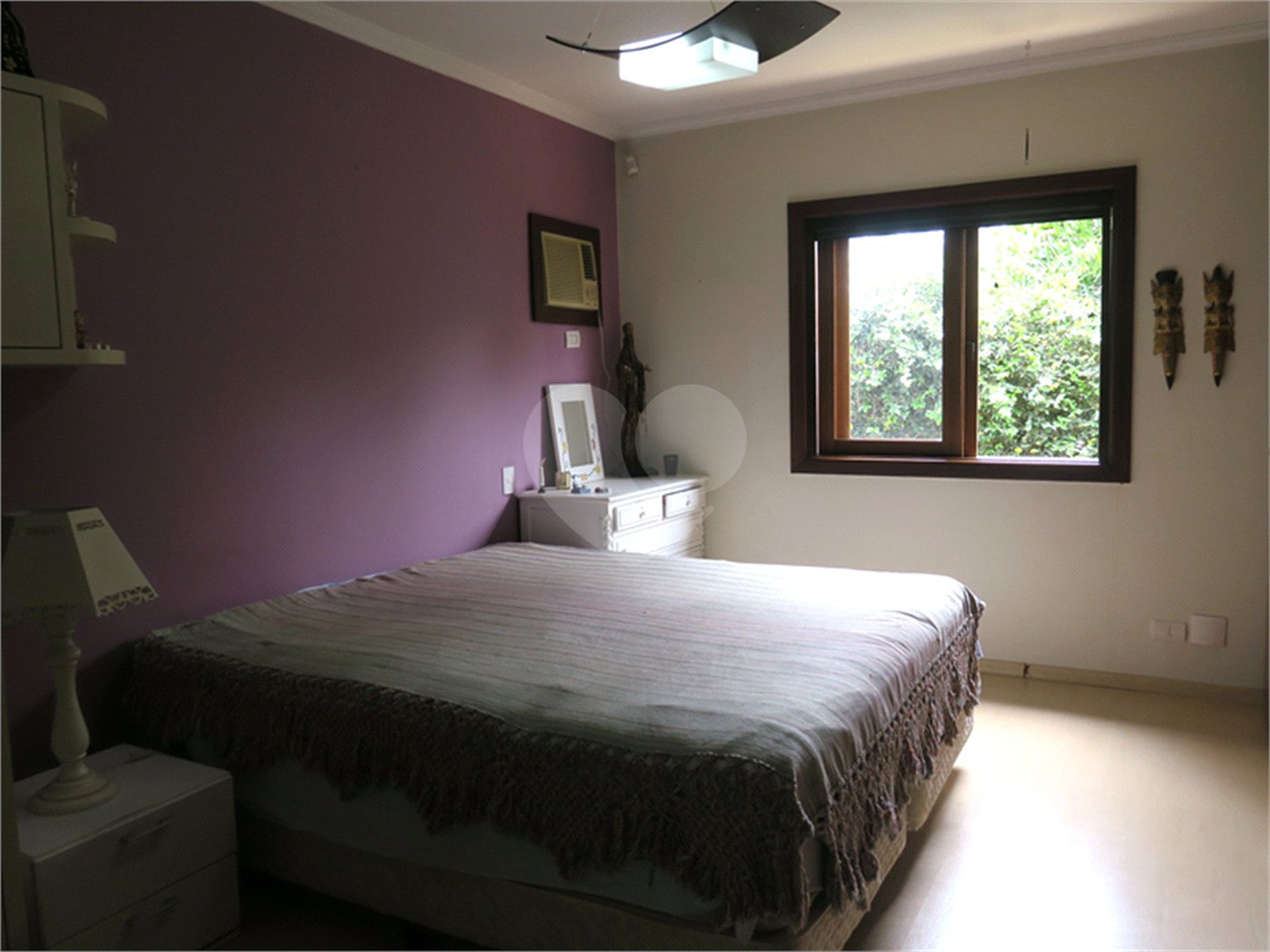 Casa à venda com 4 quartos, sendo 2 suítes, no condomínio Vila das Flores, São Paulo - SP