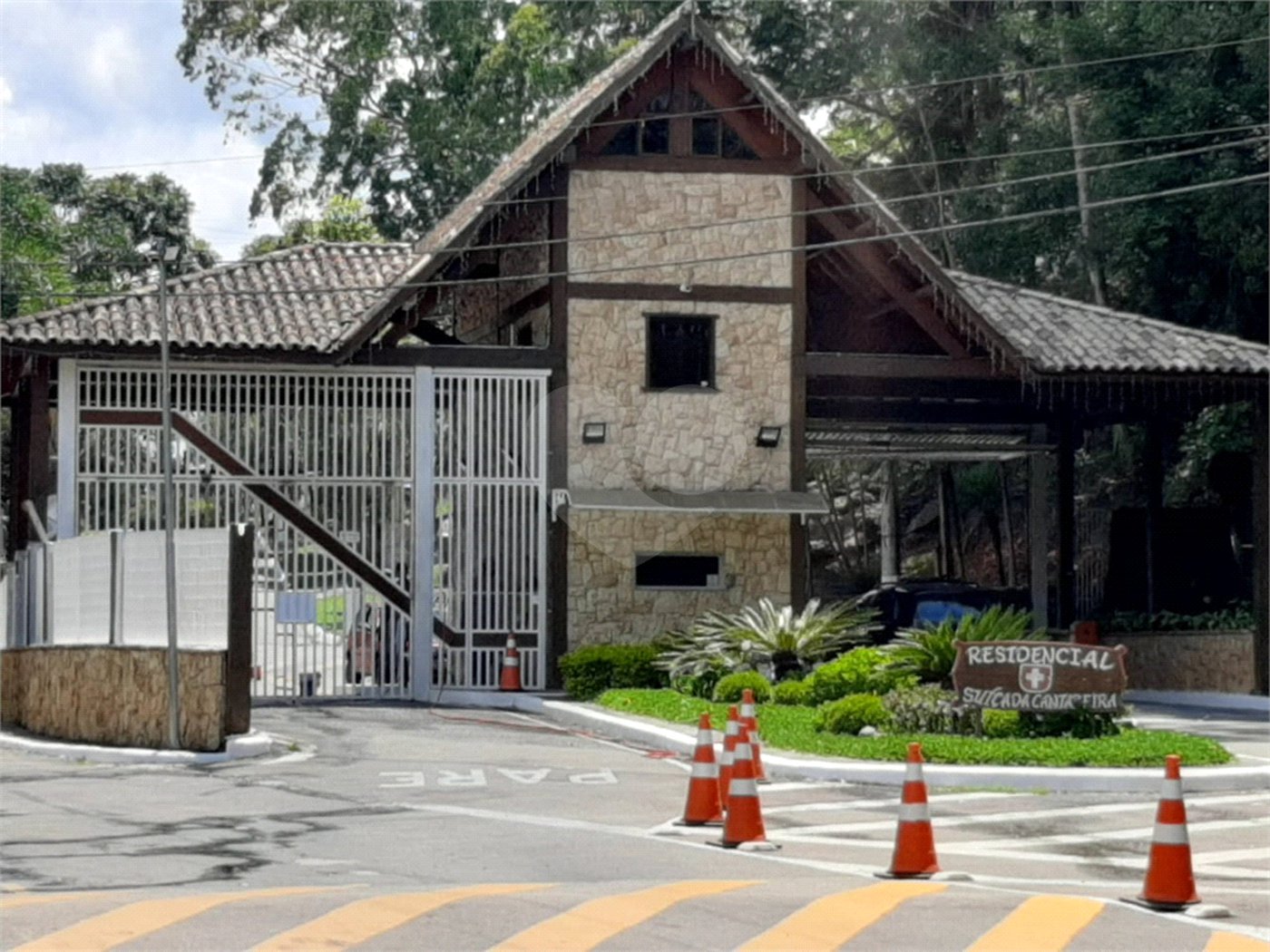 Sobrado à venda com 4 suítes em Roseira, Mairiporã, SP