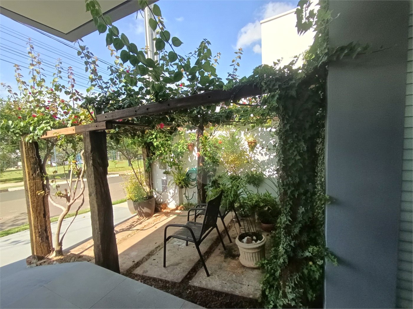 Casa à venda com 3 quartos, sendo 1 suíte,  no condomínio Ipes 2, Tatuí - SP