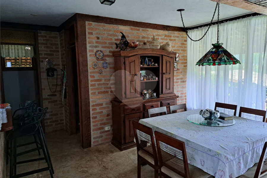 Casa à venda ou para alugar com 3 quartos, sendo 1 suíte,  no condomínio Parque Petrópolis 4 Secção, Mairiporã - SP