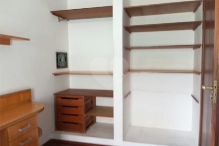 Casa à venda com 3 quartos, sendo 1 suíte, em Vila Nivi, São Paulo, SP