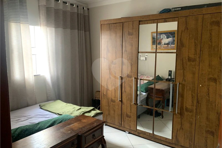 Sobrado à venda com 4 quartos, sendo 1 suíte, em Horto, São Paulo, SP