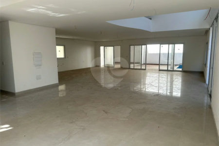 Casa à venda com 4 suítes no condomínio Villaggio Houda, São Paulo - SP