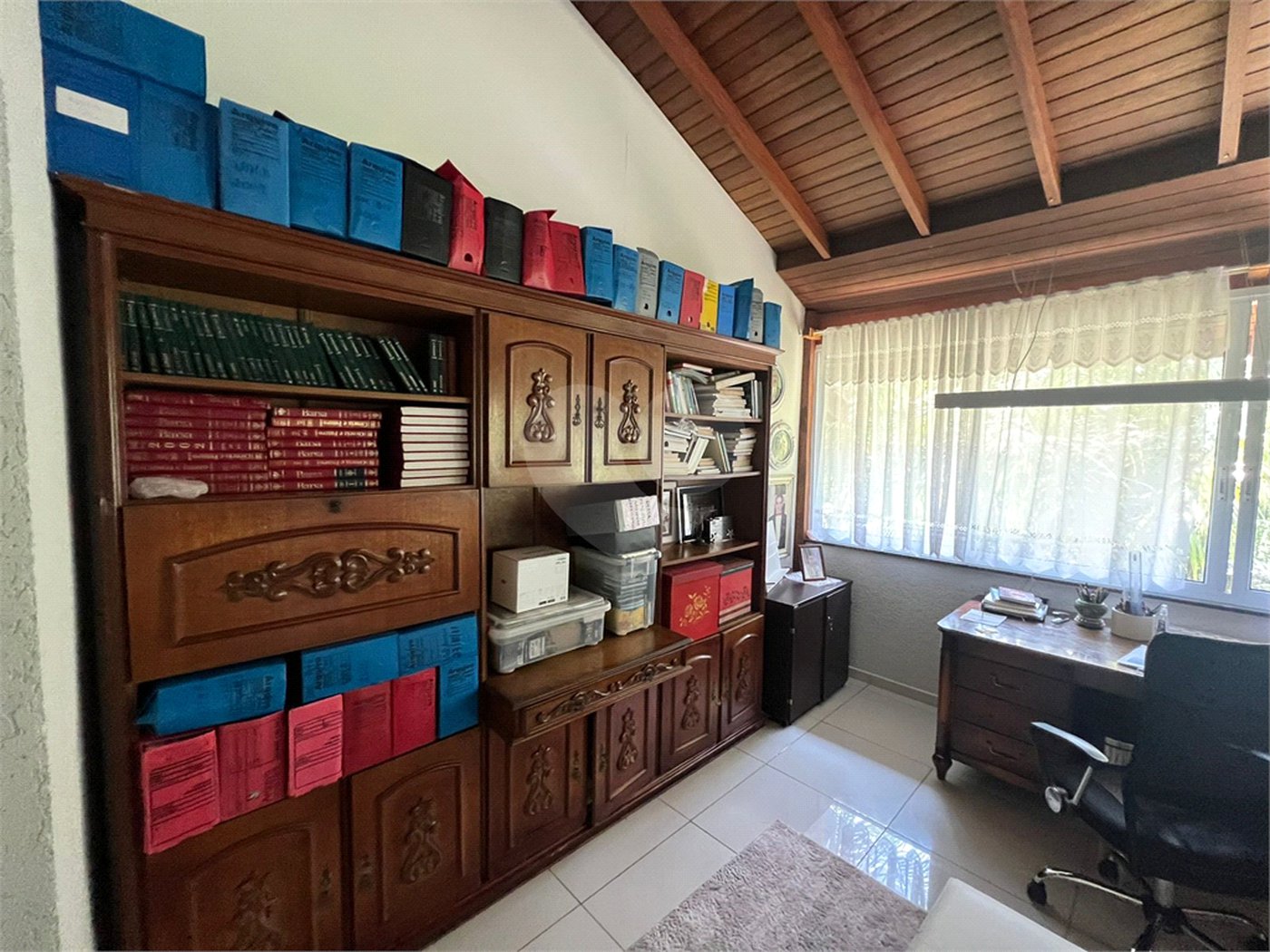 Casa à venda com 6 quartos, sendo 5 suítes, no condomínio Alpes da Cantareira, Mairiporã - SP
