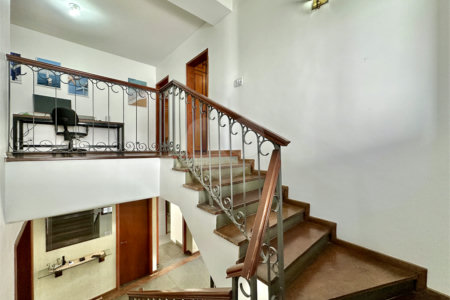 Casa à venda com 5 quartos, sendo 4 suítes,  no condomínio Parque dos Príncipes, São Paulo - SP