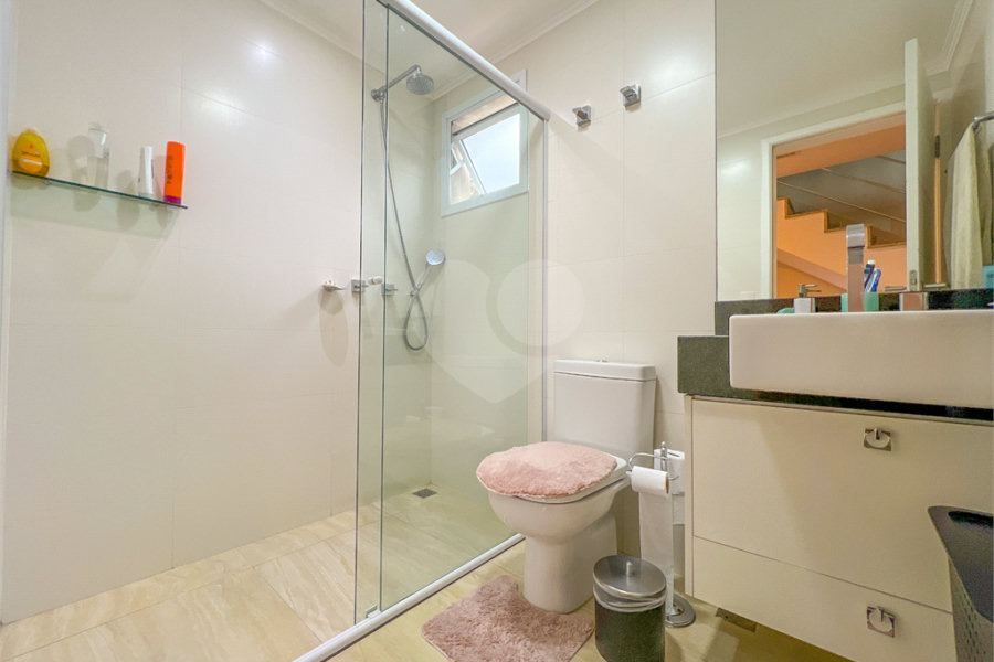 Casa à venda com 4 quartos, sendo 2 suítes,  no condomínio Floradas da Serra, São Paulo - SP