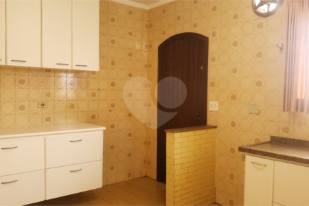 Casa Térrea à venda com 3 quartos, sendo 1 suíte,  em Campo Grande, São Paulo, SP
