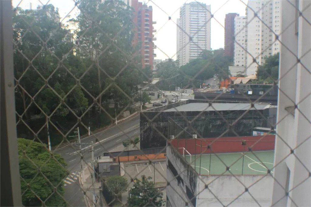 Apartamento à venda com 3 quartos, sendo 1 suíte, em Vila Andrade, São Paulo, SP