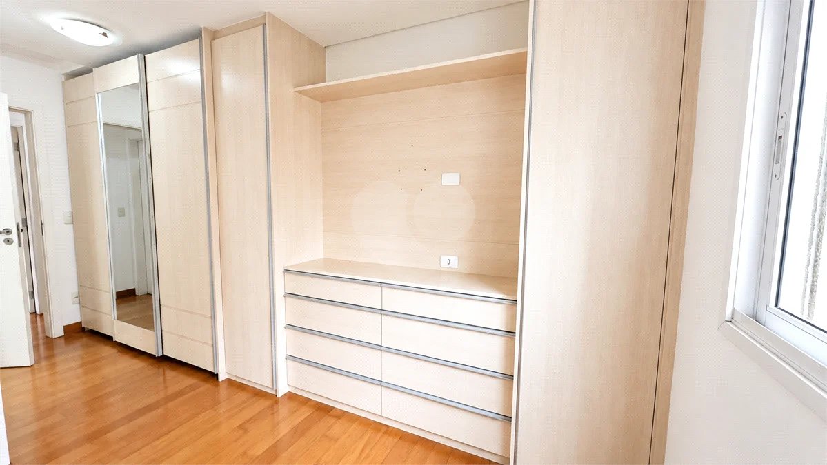 Apartamento à venda com 3 quartos, sendo 1 suíte, em Jardim das Acácias, São Paulo, SP