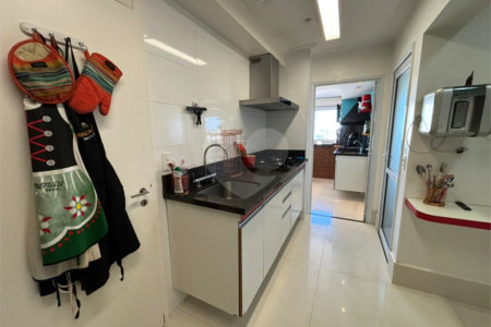 Apartamento à venda com 3 quartos, sendo 1 suíte,  em Santo Amaro, São Paulo, SP