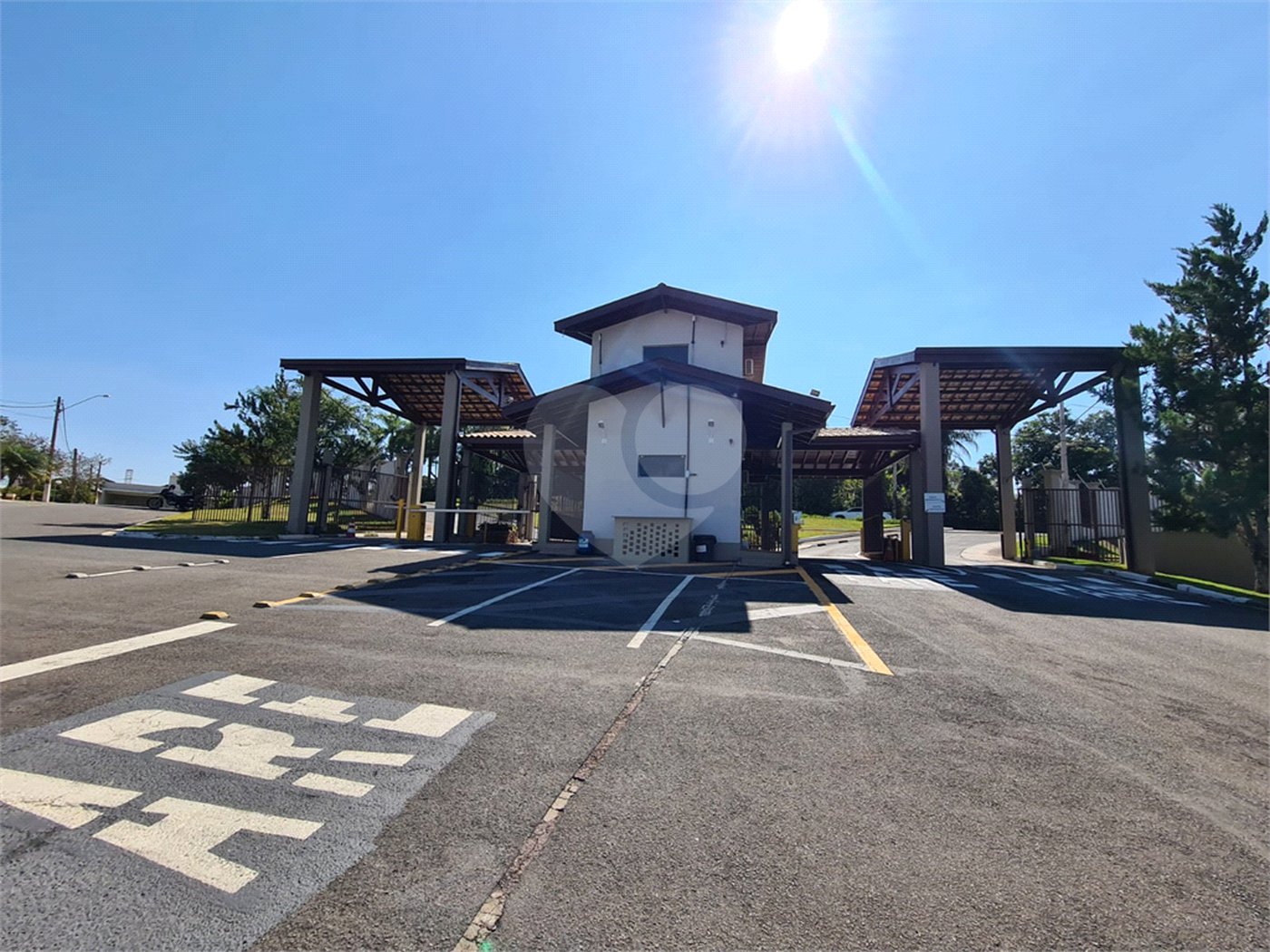 Casa à venda com 3 quartos, sendo 1 suíte, no condomínio Terras de São Francisco, Vinhedo - SP