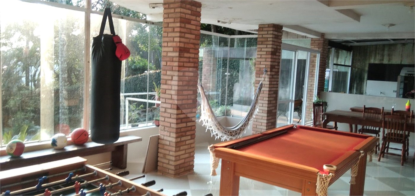 Casa à venda com 6 quartos, sendo 1 suíte, no condomínio Associação Reserva das Hortênsias, Mairiporã - SP