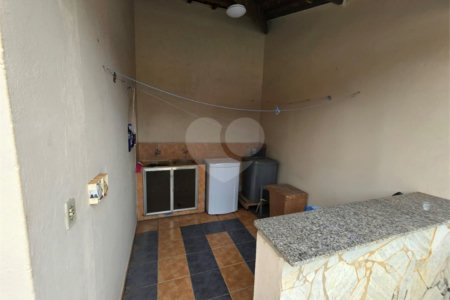 Casa à venda com 3 quartos, sendo 1 suíte,  em Jardim Shangri-lá, Itapetininga, SP