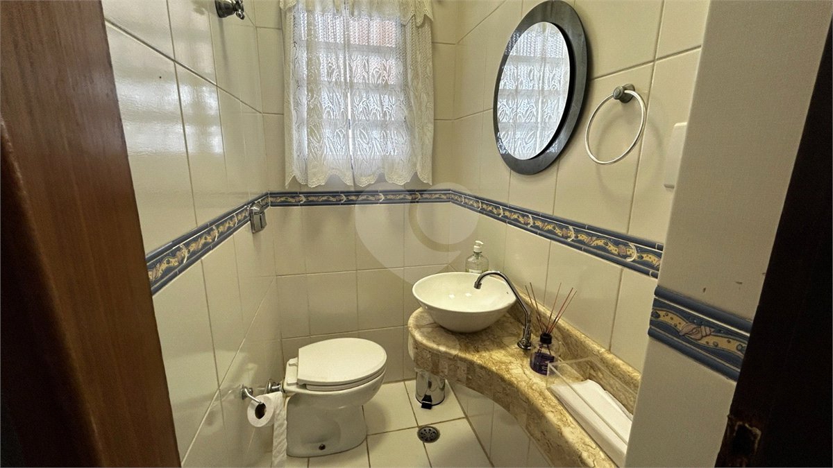 Sobrado à venda com 3 quartos, sendo 2 suítes, em Cidade São Francisco, São Paulo, SP