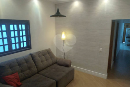 Sobrado espaçoso e bem localizado