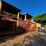 Casa à Venda na Rua Principal do Parque Fehr com Aquecedor Solar