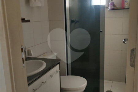 Apto no Cambuci de 55m2, com 2 dorms, 2 banheiros, 1 suíte, 1 vaga. Estuda permuta.