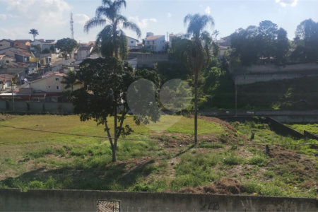 Sobrado à venda com 4 quartos, sendo 2 suítes,  em Vila Oliveira, Mogi das Cruzes, SP