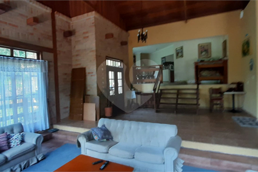 Casa à venda ou para alugar com 3 quartos, sendo 1 suíte, no condomínio Alpes de Caieiras, Caieiras - SP