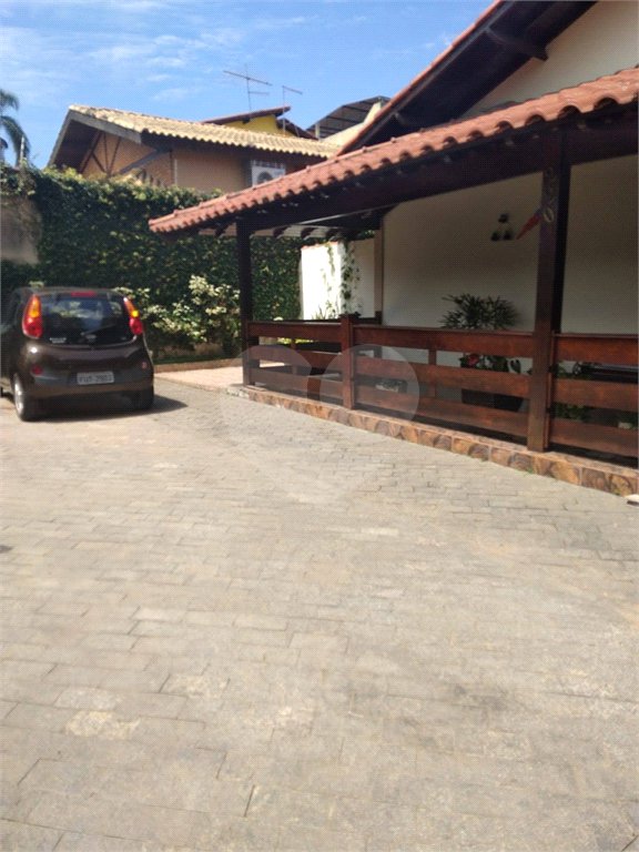 Casa à venda com 4 quartos, sendo 3 suítes,  em Vila Áurea, Poá, SP