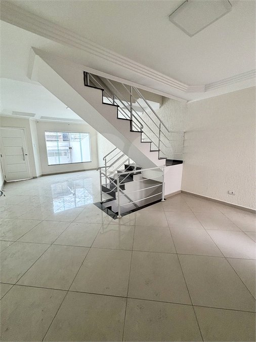 Sobrado à venda com 3 quartos, sendo 1 suíte, em Vila Invernada, São Paulo, SP